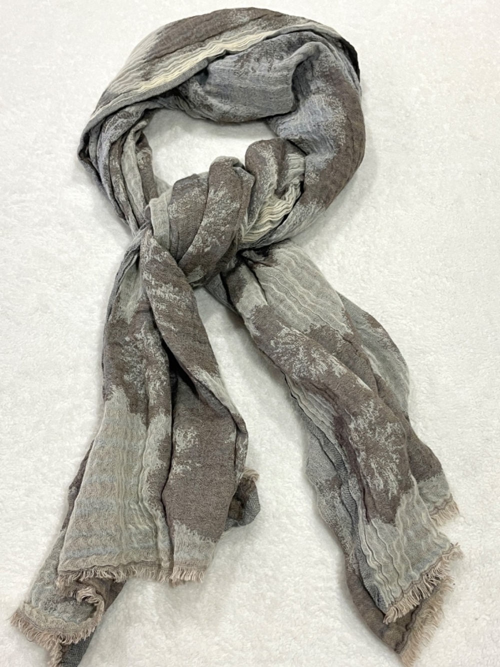 Abstract Crinkle Scarf - Picture 5 of 6